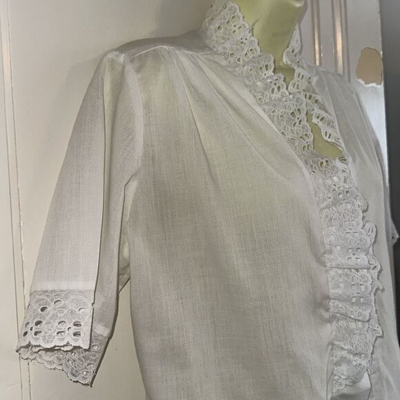 Vintage late 60s/early 70s White Lace Trim Short Sleeve Shirt - Picture 5 of 7